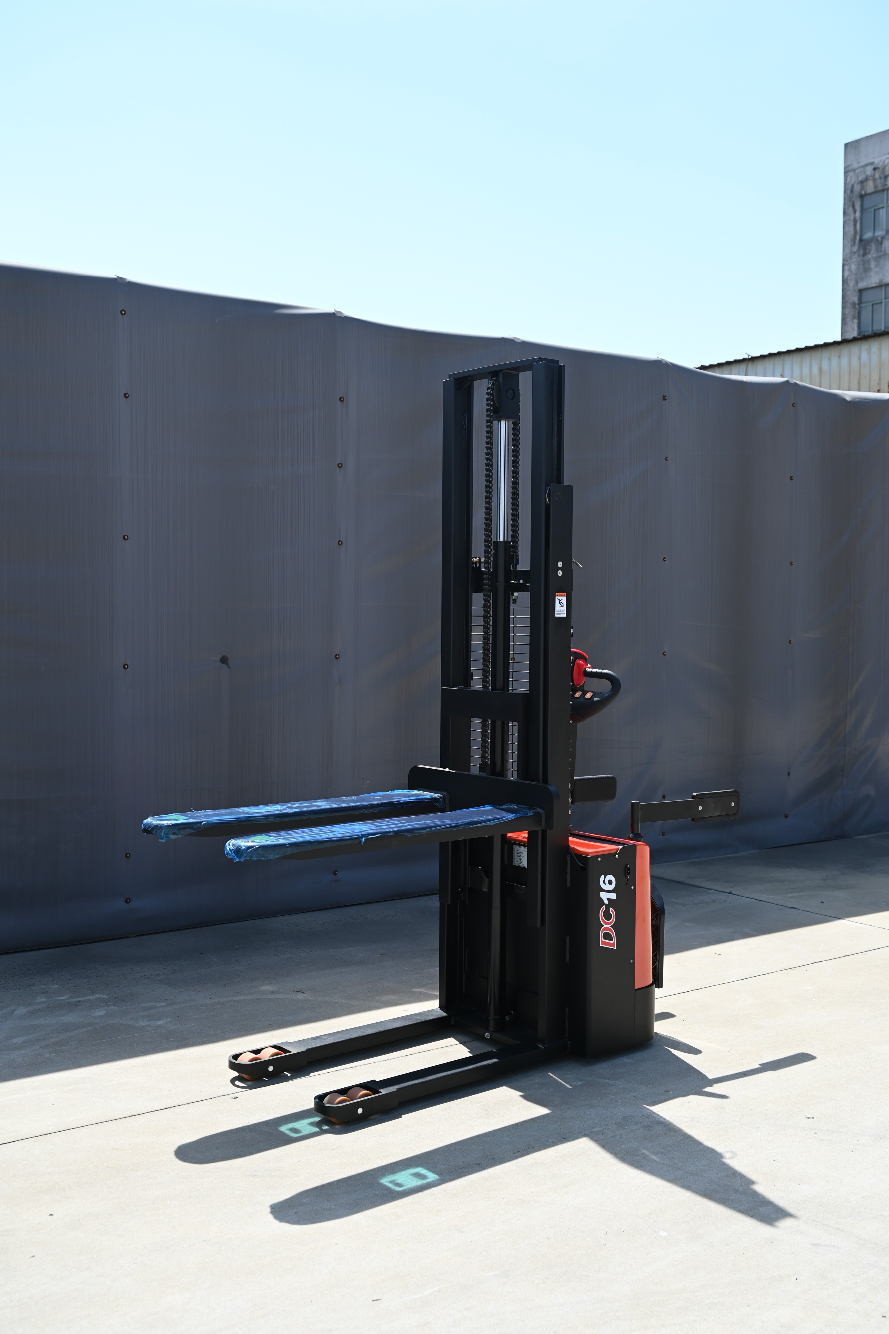 Everlift 1.5-2T 3.5m Pallet Stacker With Double Lifting Forks Stand on Stacker Forklift 
