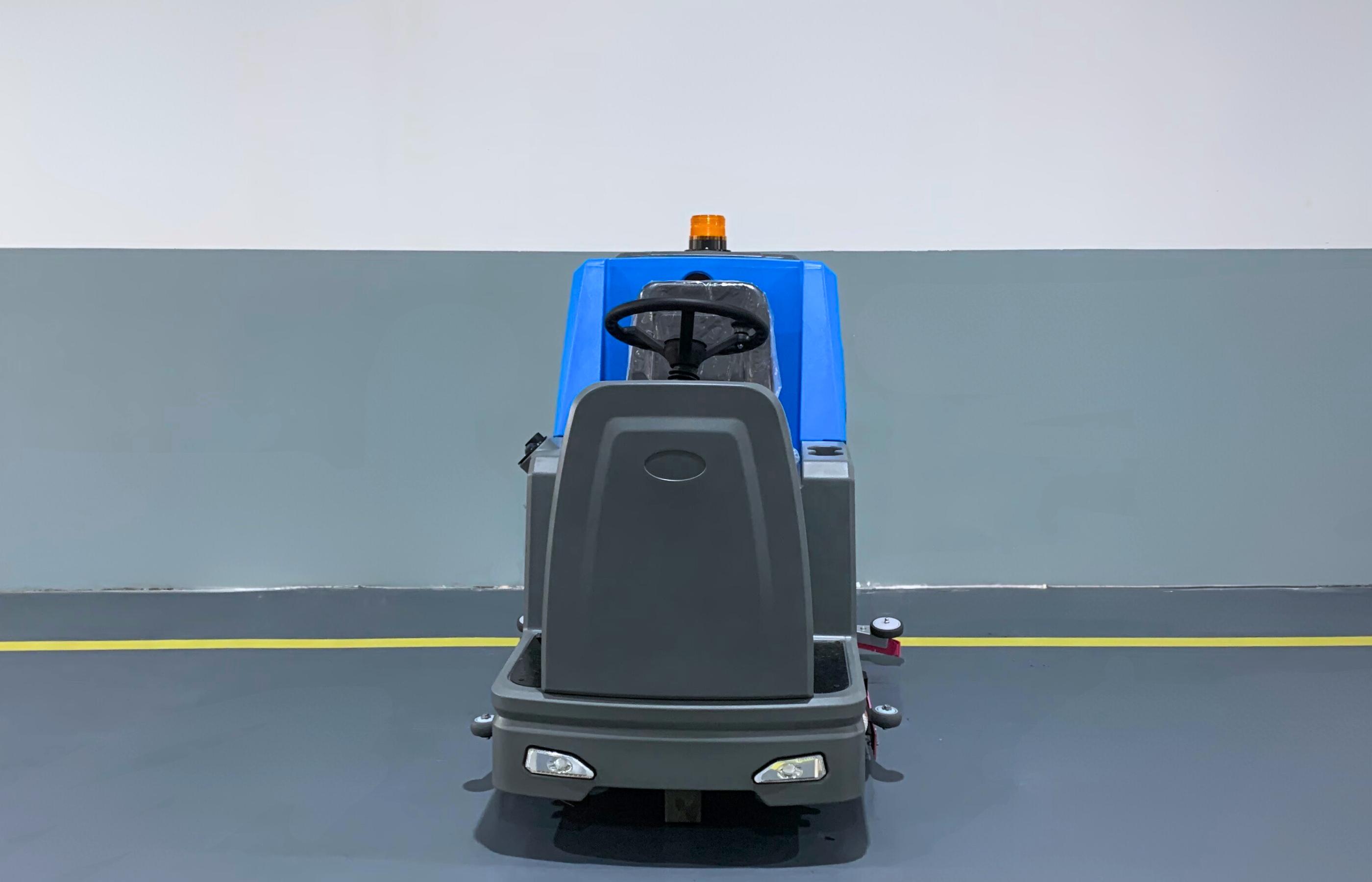 XD160Ride-on floor scrubber