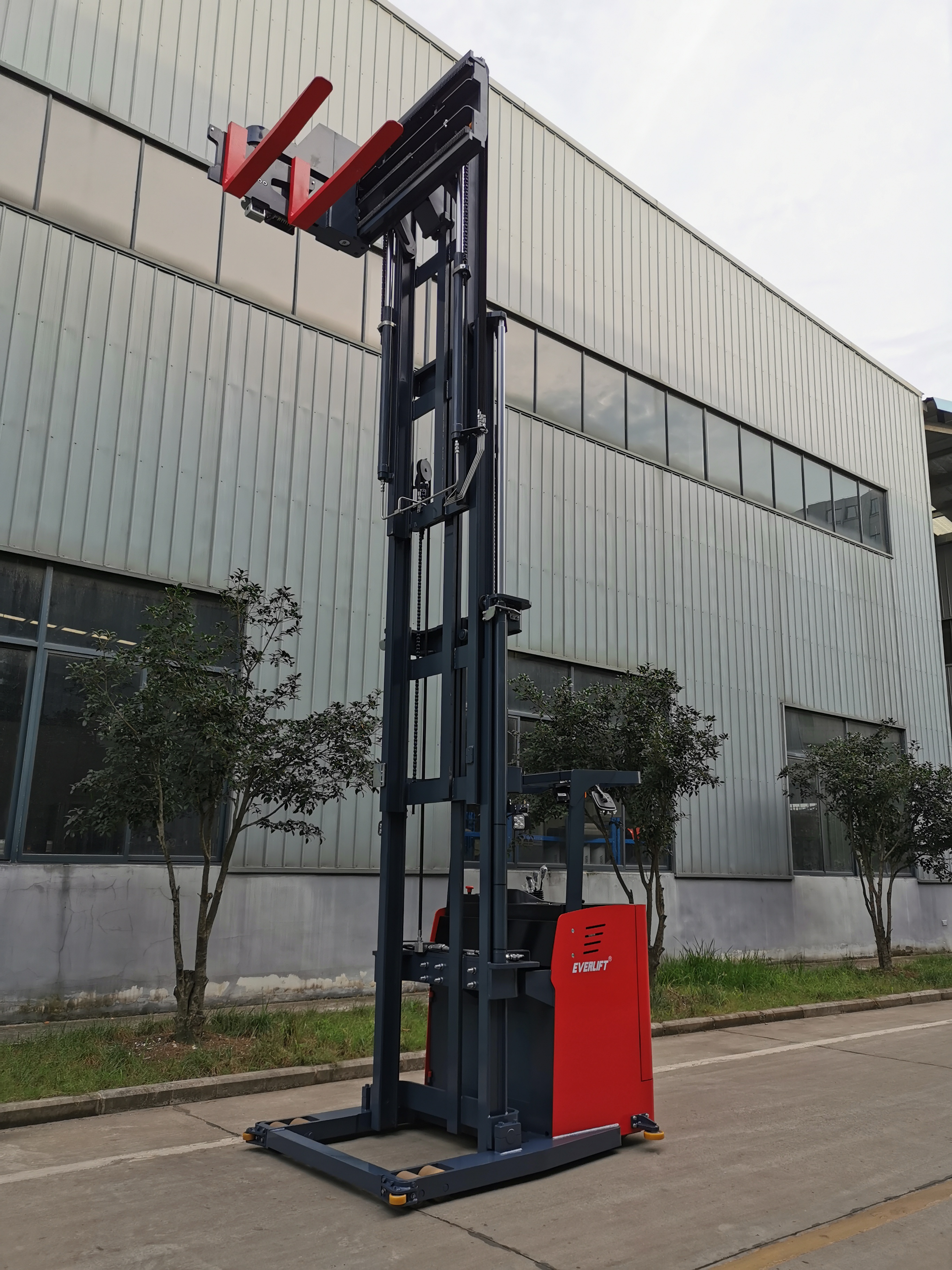 Everlift 1Ton 1.5 Ton Three Ways Narrow Aisle Electric Forklift Stacker 3m-12m Triplex Mast with Lithium Battery