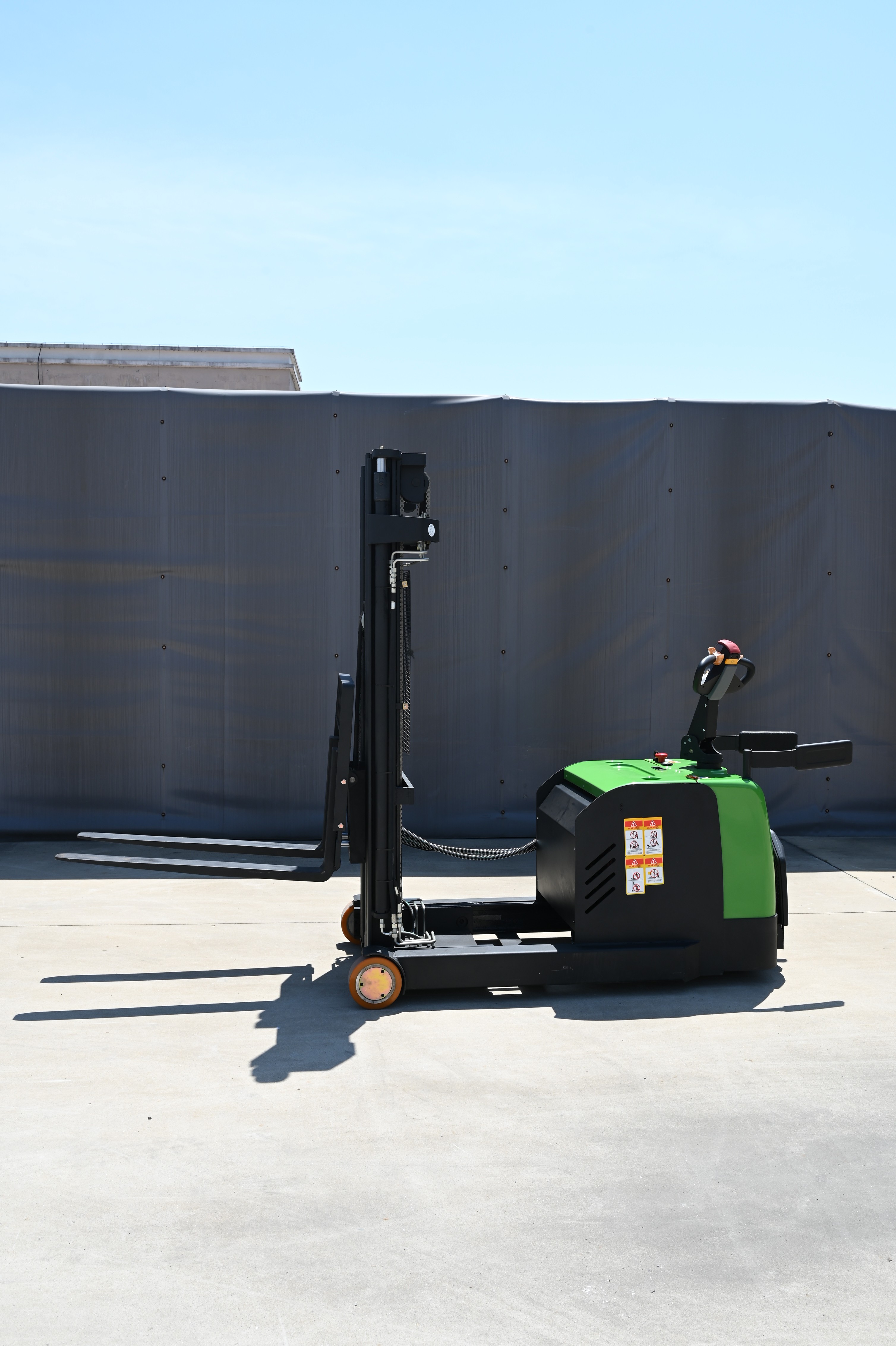 Everlift 3-6M 1.2T-2T Narrow Channels Pallet Lifter Battery Powered Reach Stacker Forklift