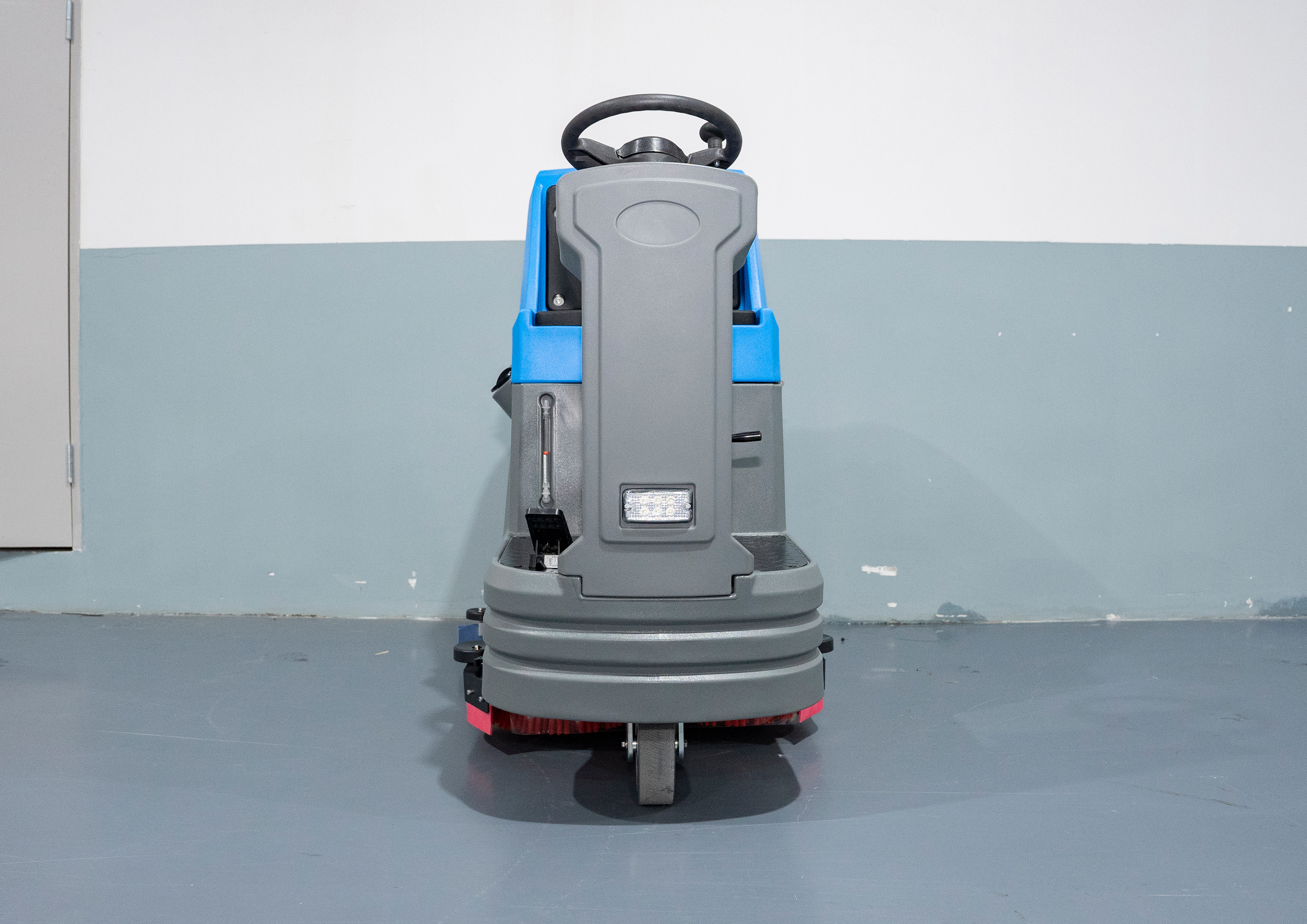 XD85SRide-on floor scrubber