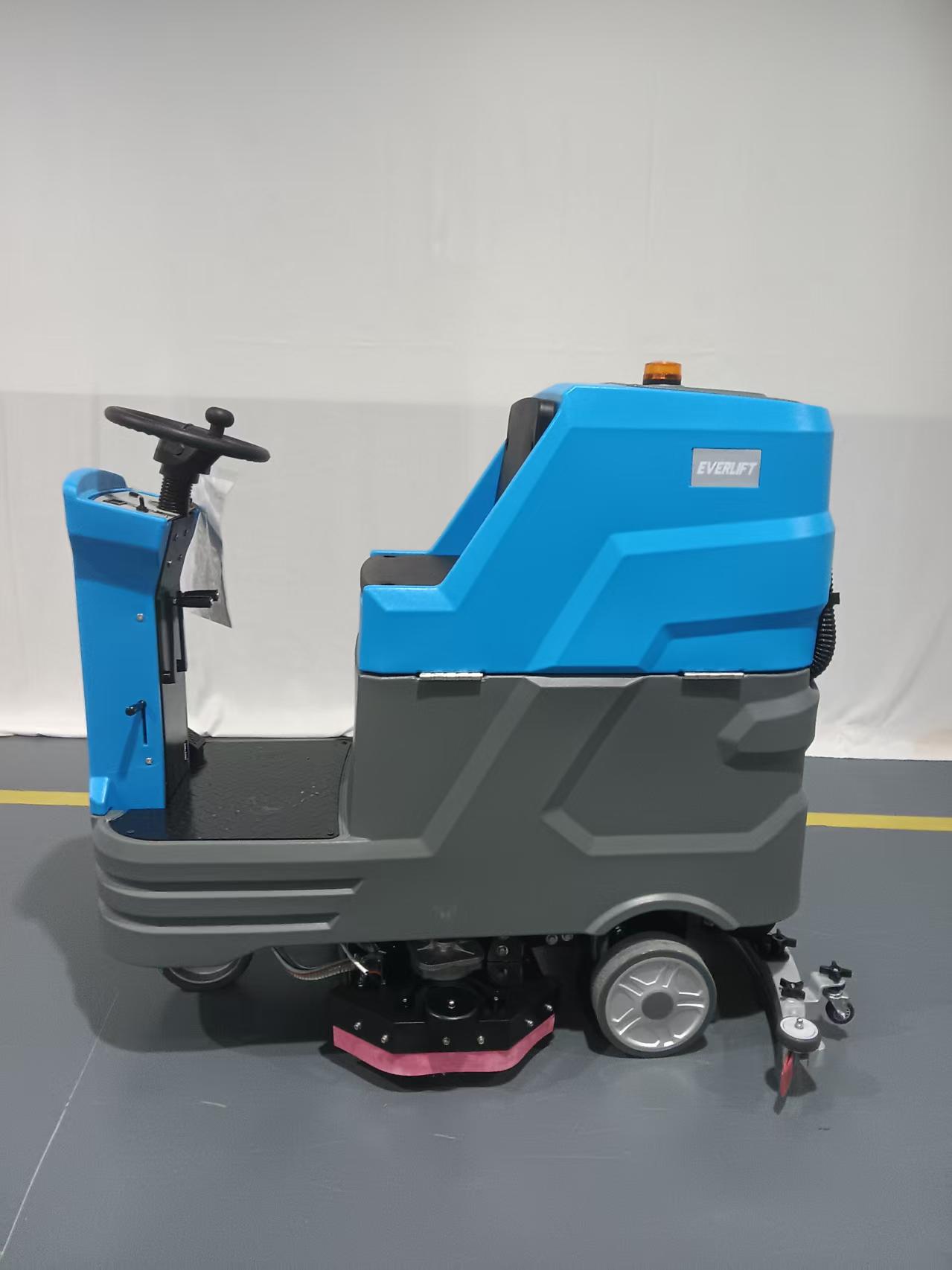 XD85Ride-on floor scrubber