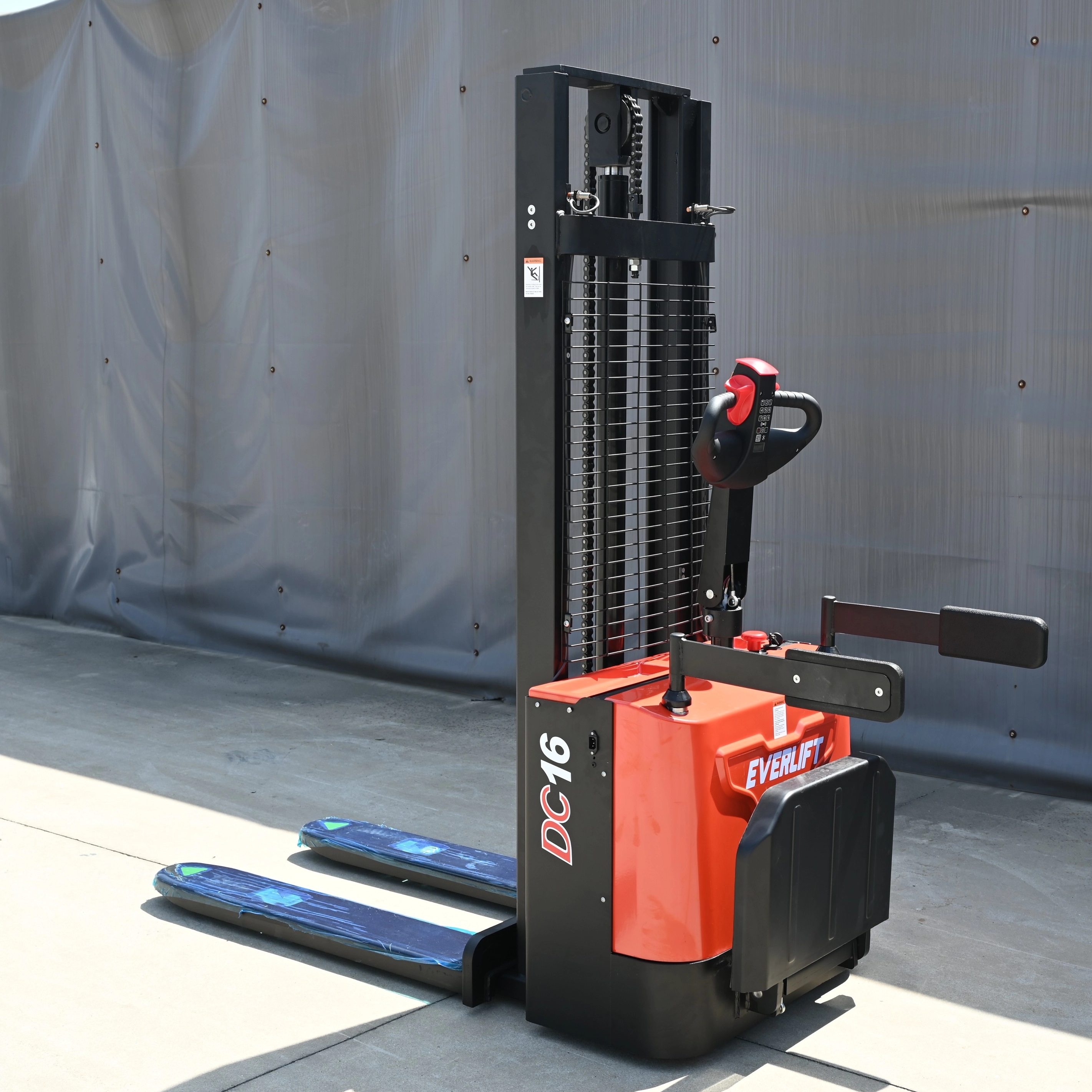 Everlift 1.5-2T 3.5m Pallet Stacker With Double Lifting Forks Stand on Stacker Forklift 