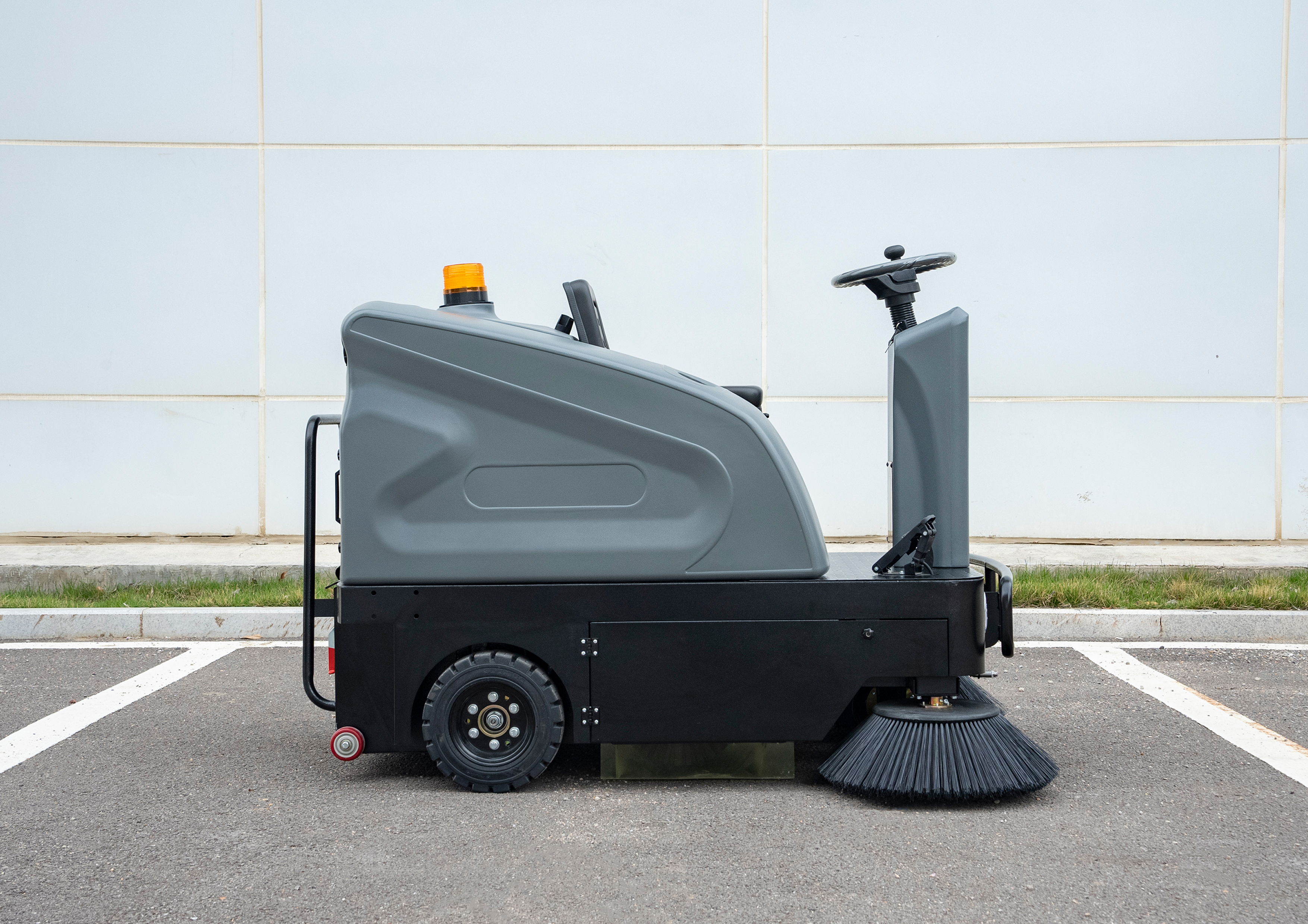 GL5Driving sweeper