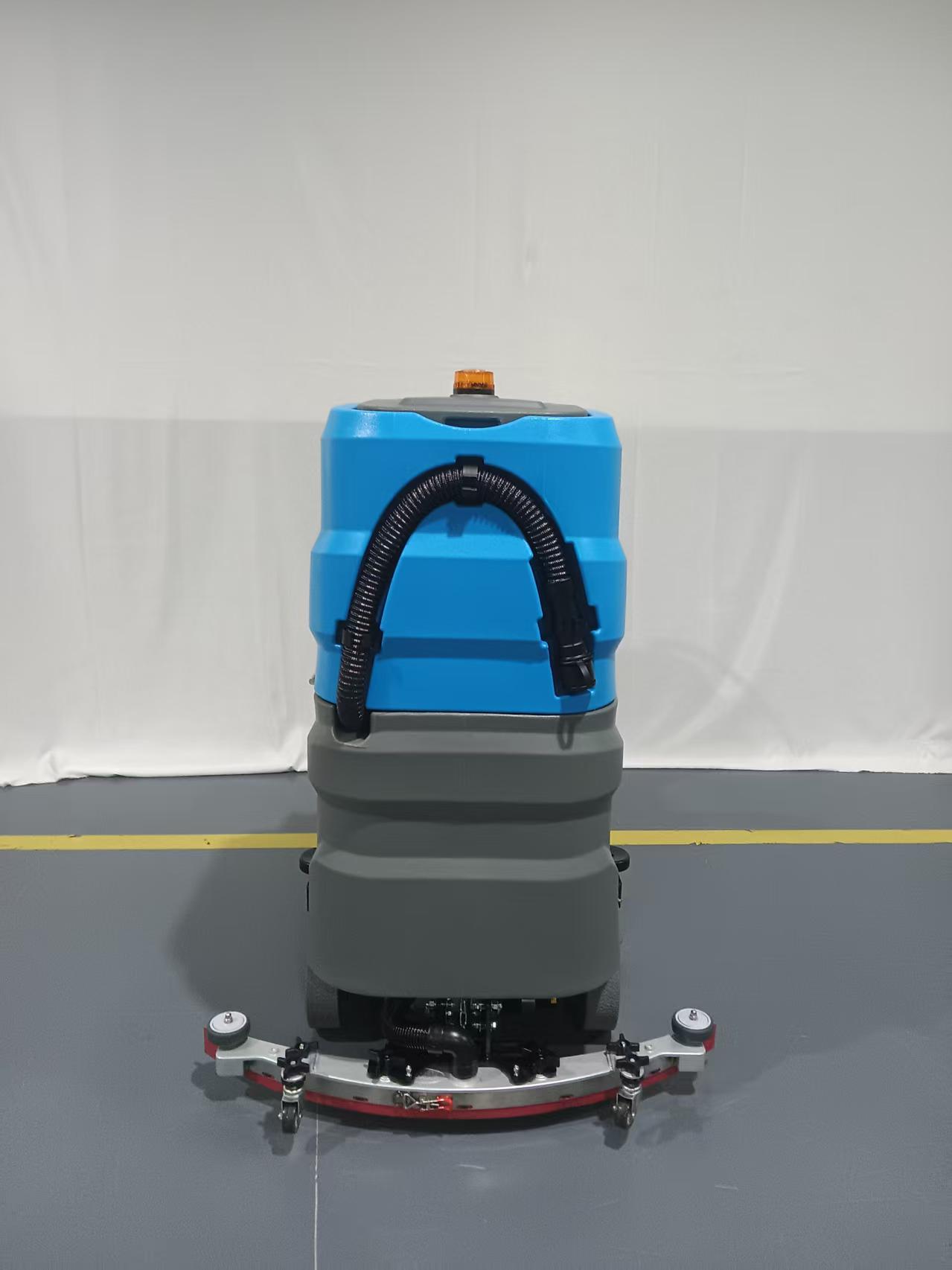 XD85Ride-on floor scrubber
