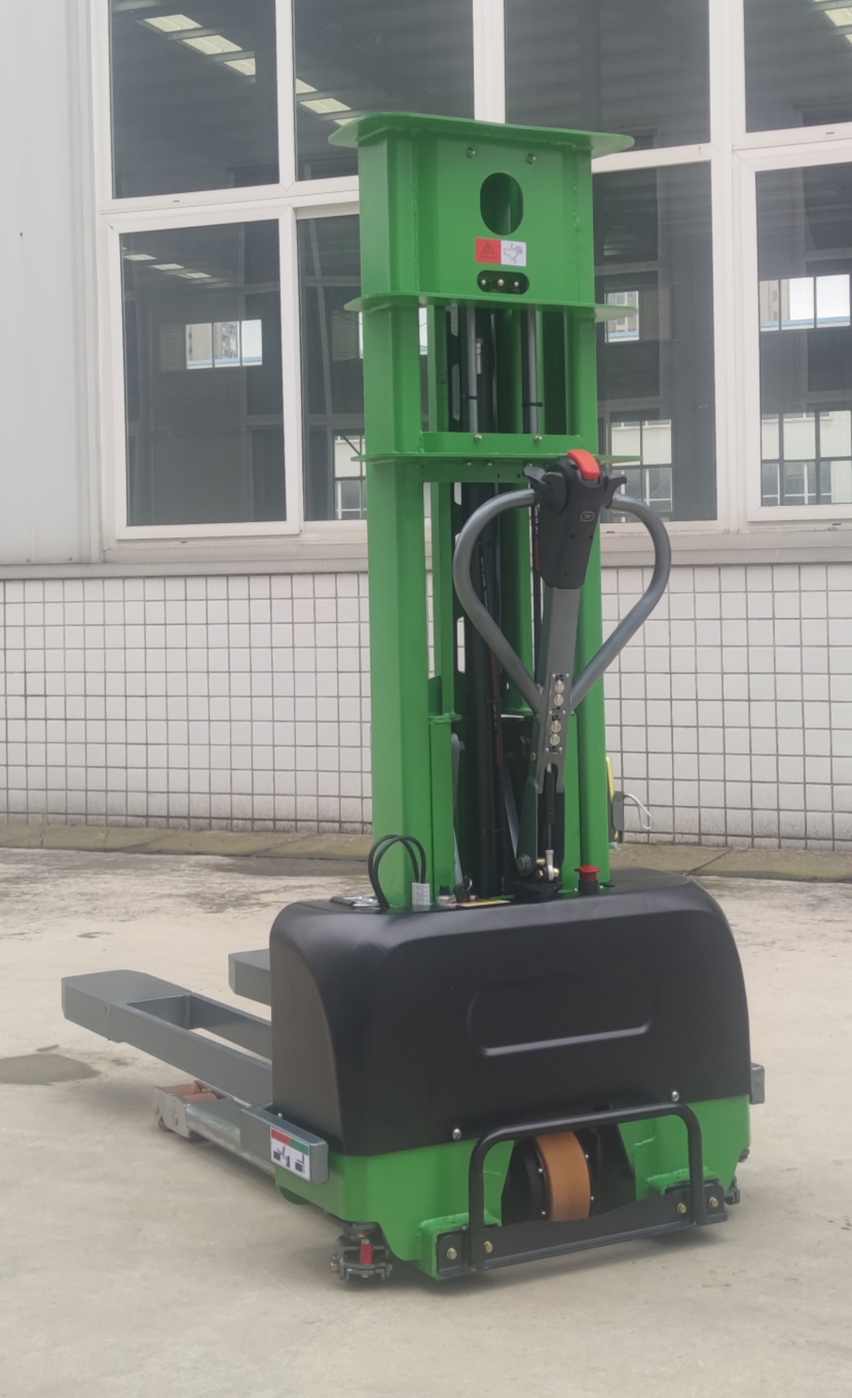 Self-lifting stacker