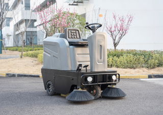 1250-BDriving sweeper