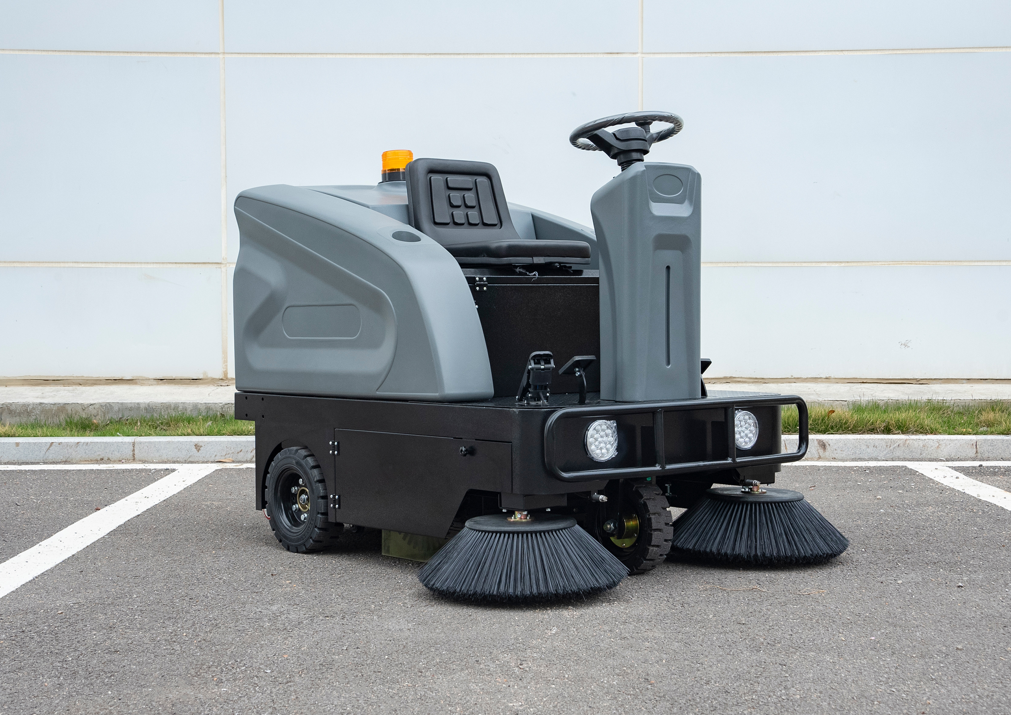 GL5Driving sweeper