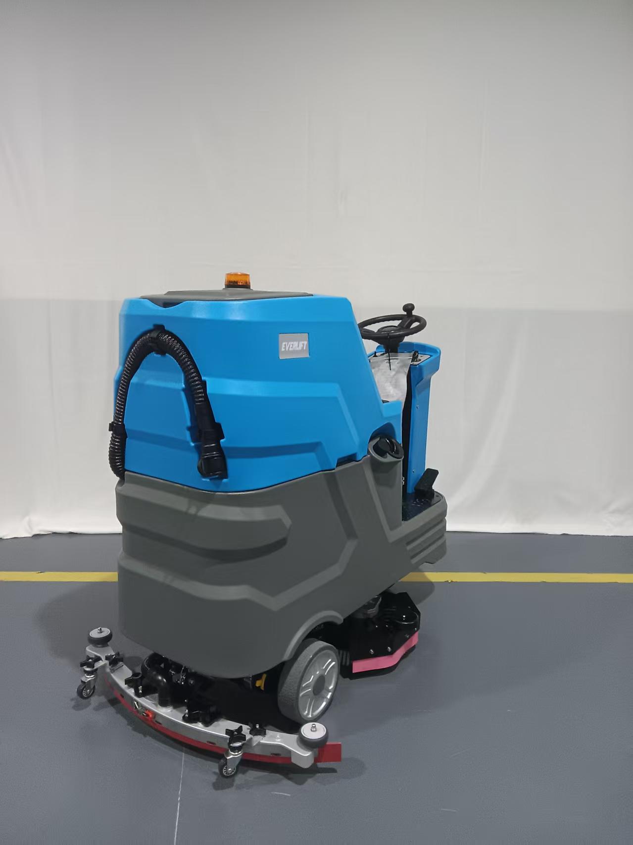XD85Ride-on floor scrubber