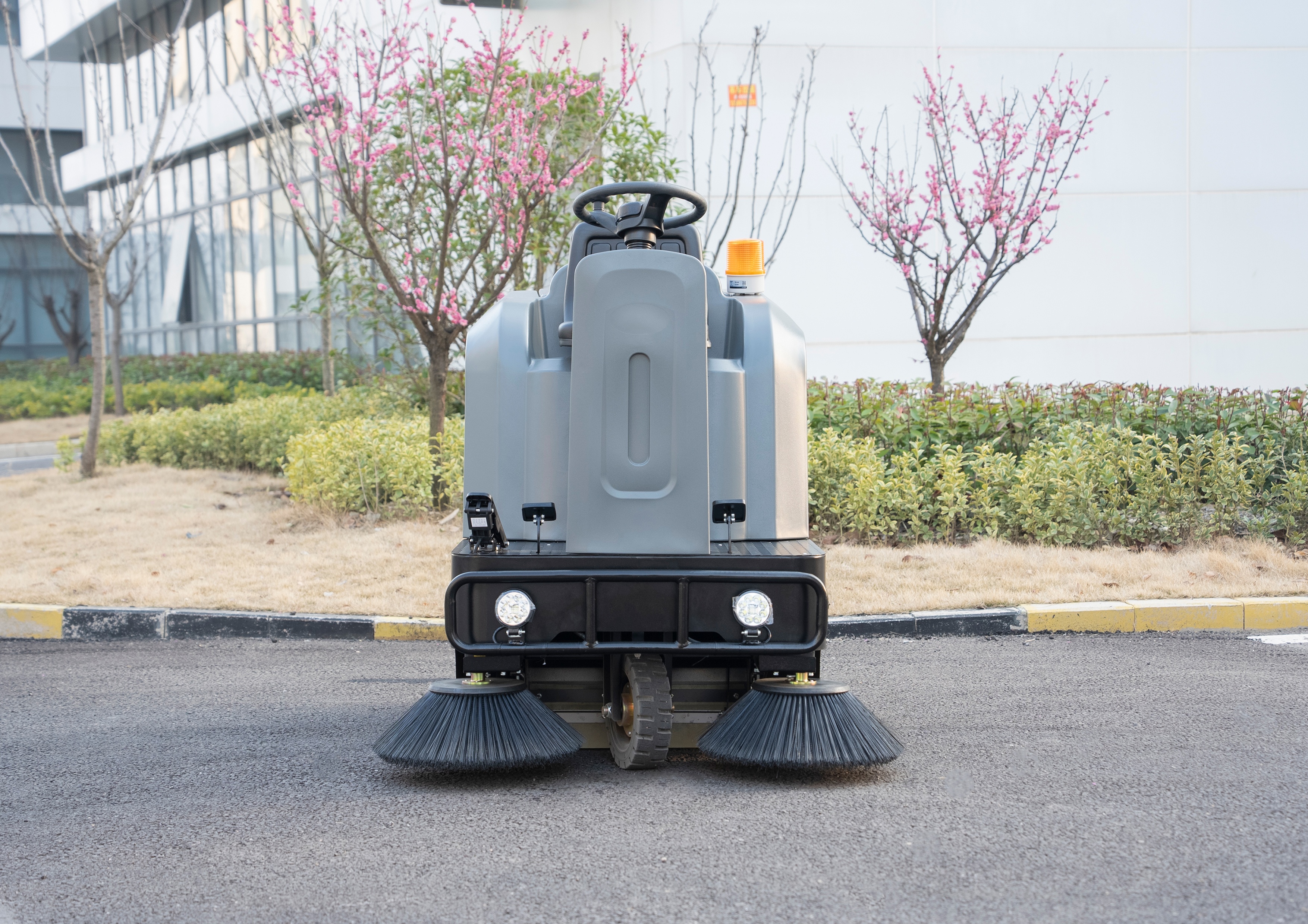 1250-BDriving sweeper