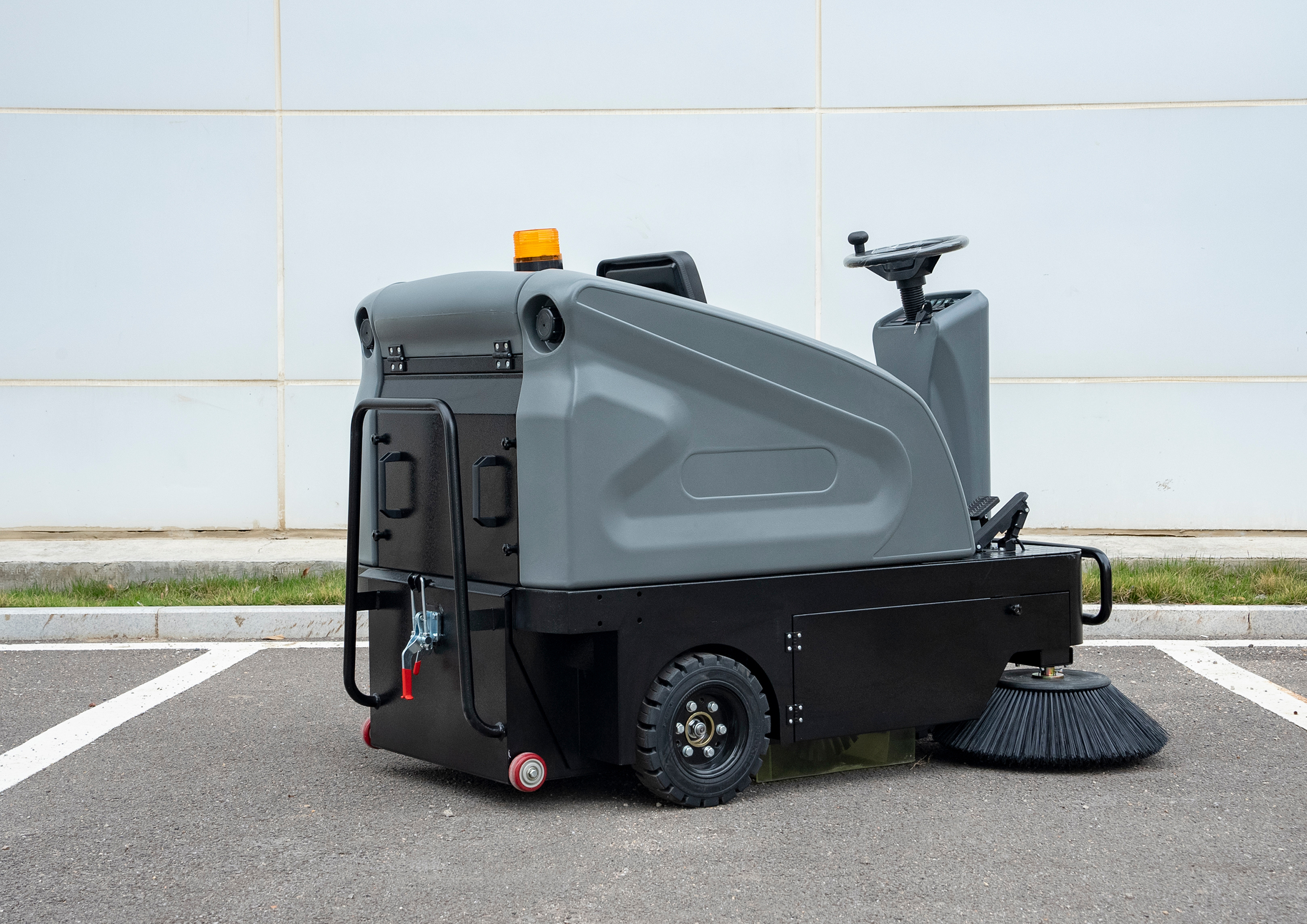 GL5Driving sweeper
