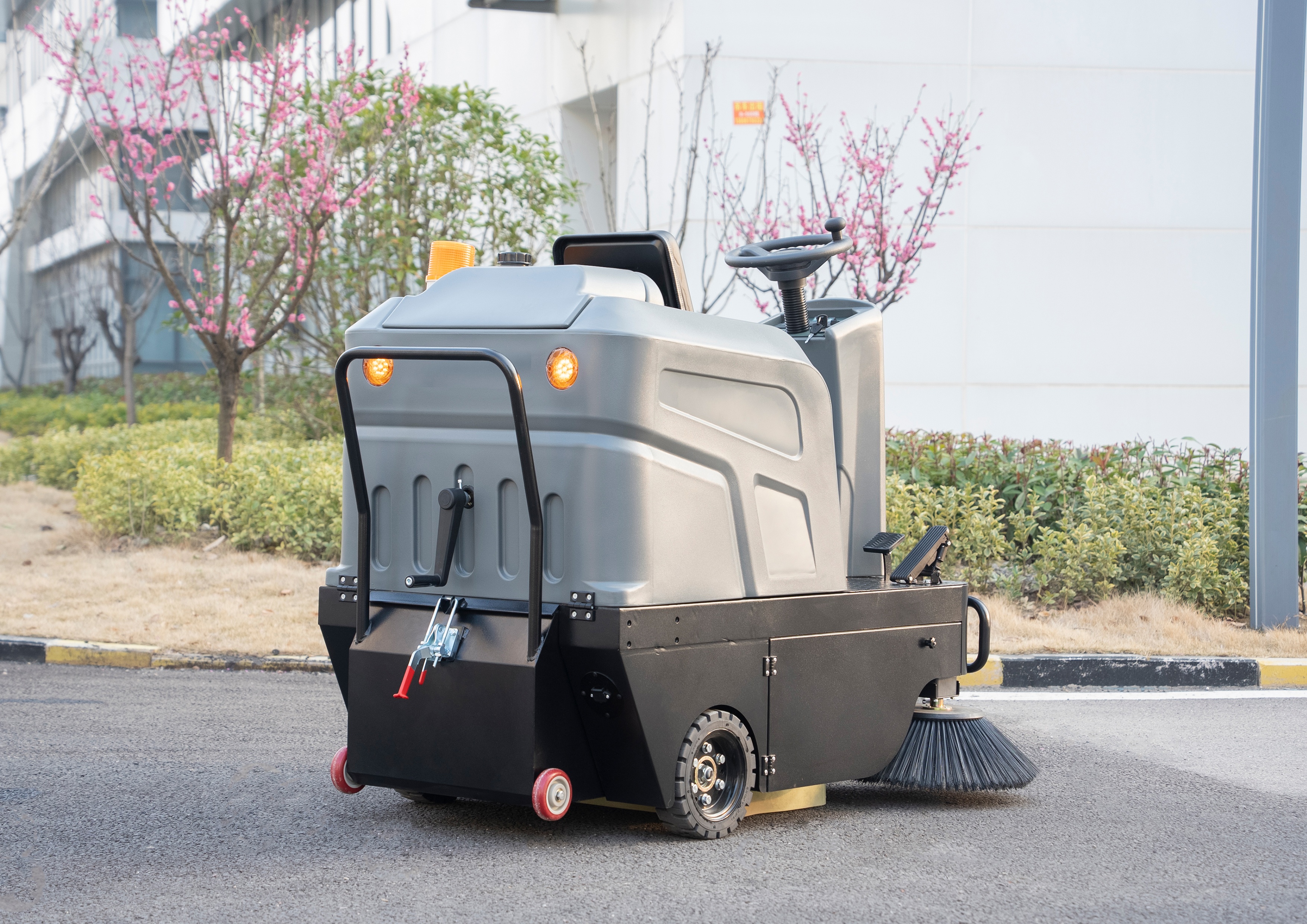 1250-BDriving sweeper