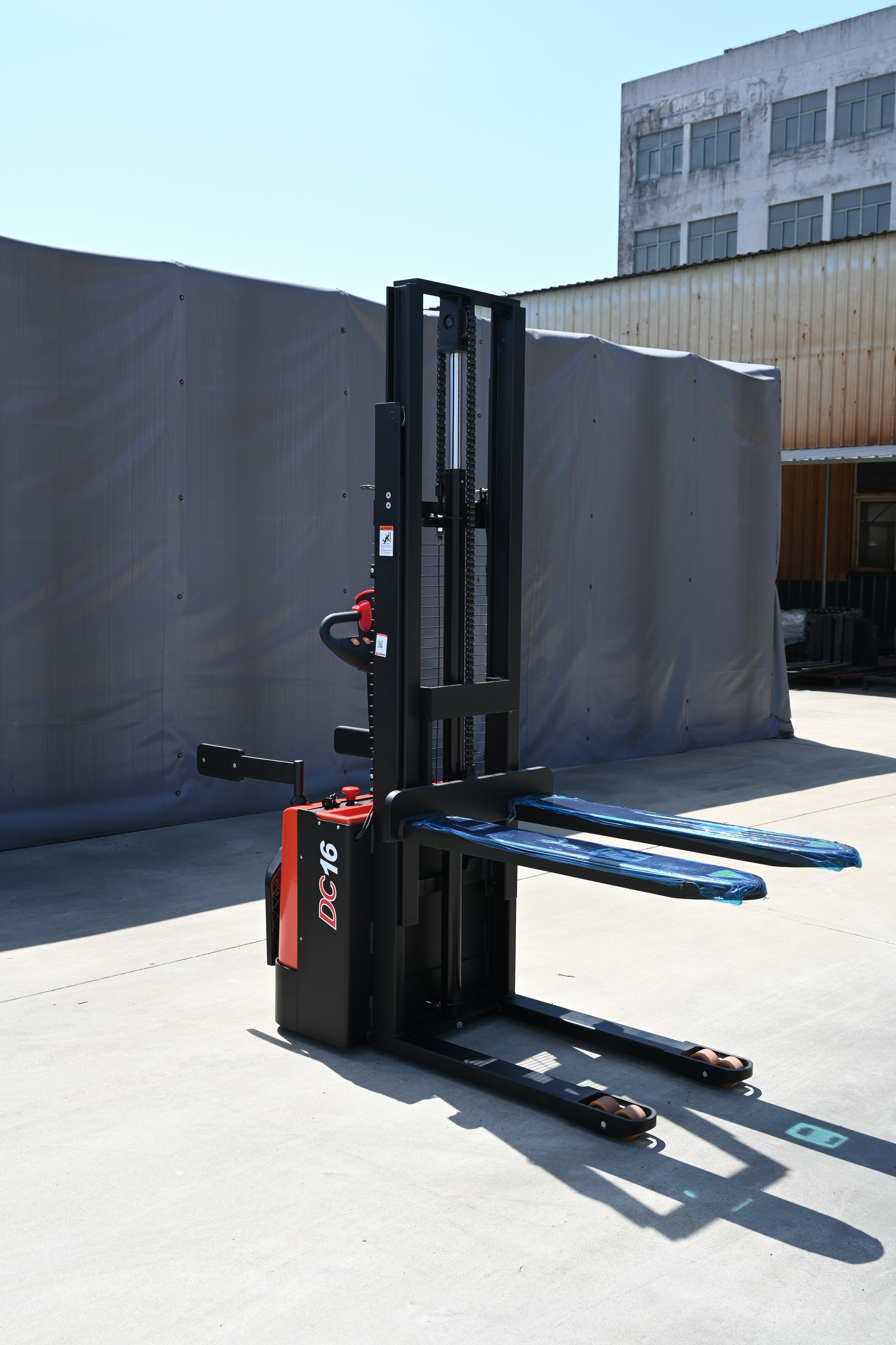 Everlift 1.5-2T 3.5m Pallet Stacker With Double Lifting Forks Stand on Stacker Forklift 